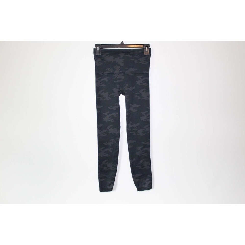 ✨2/$20 SPANX Camo Look at Me Now Seamless Cropped Leggings Black Gray Medium - Picture 6 of 14